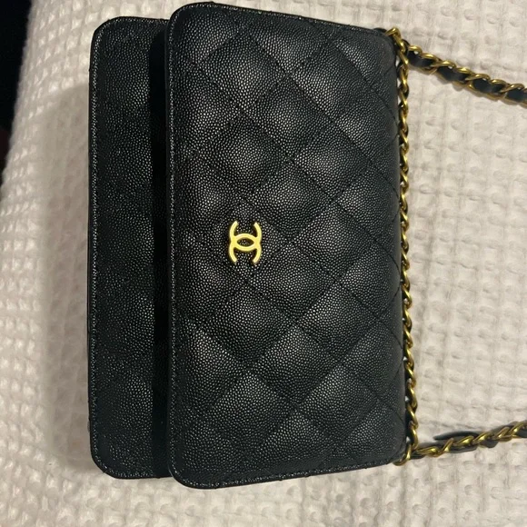 CHANEL Black Quilted Shoulder Bag with Gold Chain - Picture 2 of 5